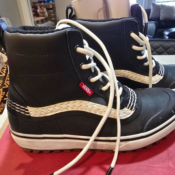Vans Standard Mid Snow MTE Waterproof Boots WOMENS SIZE 9 MENS 7.5 NEW - Picture 1 of 15